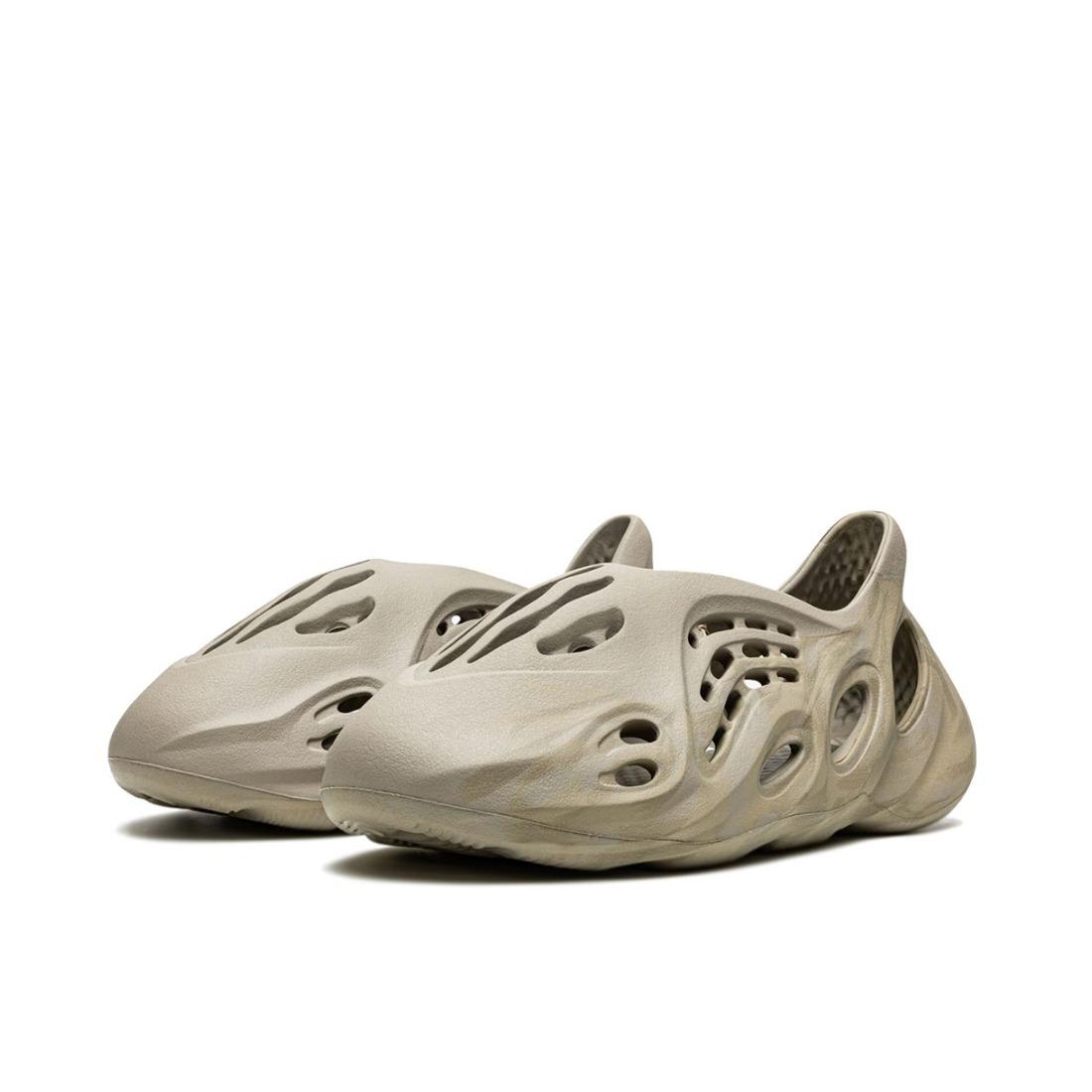 YZY Comfort Foam Runner "Sage"