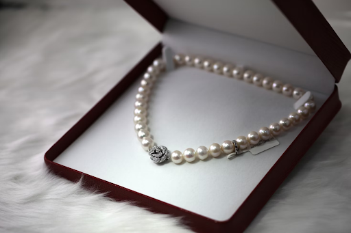 What is a Pearl Necklace The Essence of Elegance