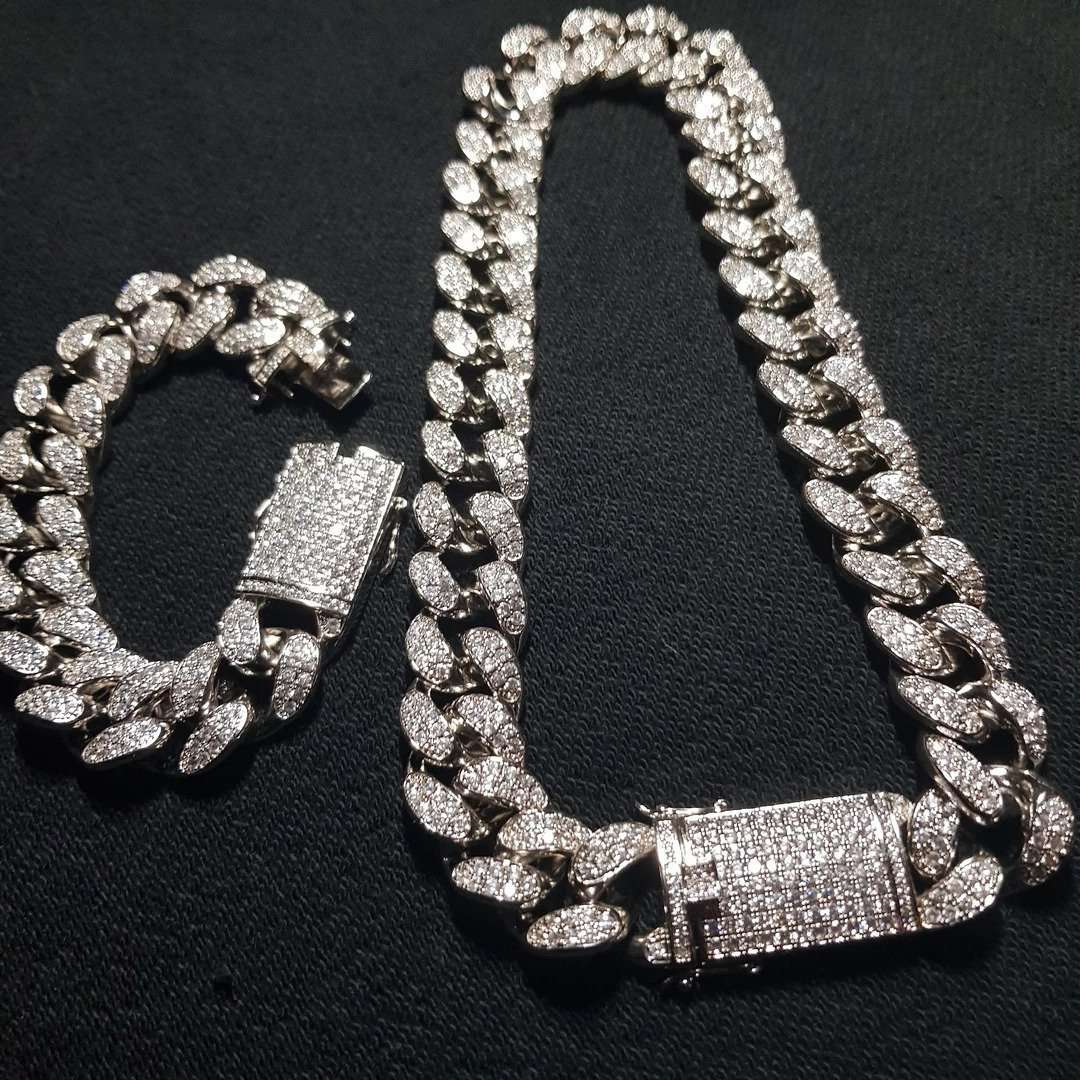 VVS Jewelry hip hop jewelry Cuban Silver / 18 Inch / 20mm VVS Jewelry Gold/Silver Cuban Chain + FREE Cuban Bracelet Bundle - (TODAY ONLY)